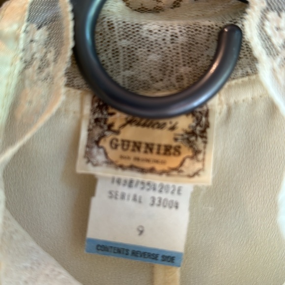 Vintage 70s ivory lace high collar satiny feel ladies top size 9. - Picture 2 of 9